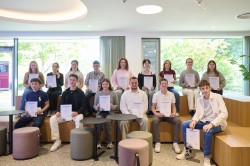 Die Hessensiegerinnen und Hessensieger des Schuelerwettbewerbs Bester Praktikumsbericht